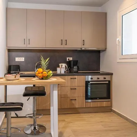 Charavgi 1 * Kremastí